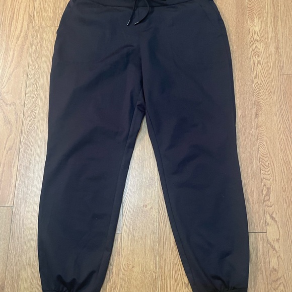 Athleta Pants - Athleta Black Sweatpants with Elastic Cuffs and Relaxed Fit